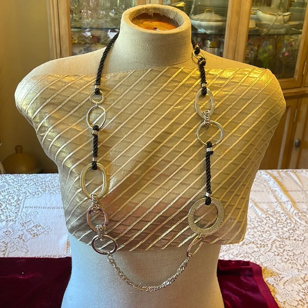 🌺 VINTAGE; New York Chic Belt/Necklace in Black/Silver-tone w/Black Rope Decor! - Picture 4 of 10